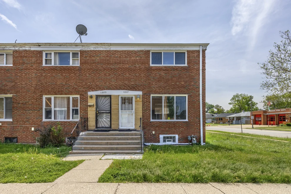Unit for sale at 1207 S 17th Avenue, Maywood, IL 60153