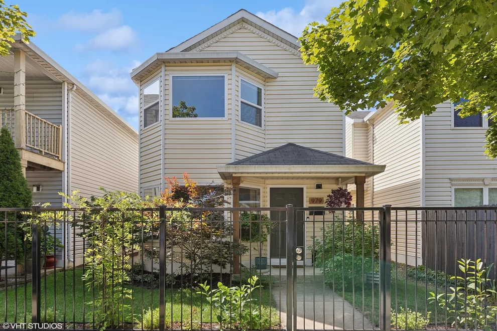 Unit for sale at 979 W Cullerton Street, Chicago, IL 60608