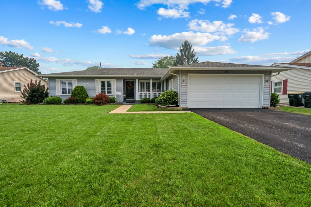 Unit for sale at 575 Gateshead Avenue N, Elk Grove Village, IL 60007