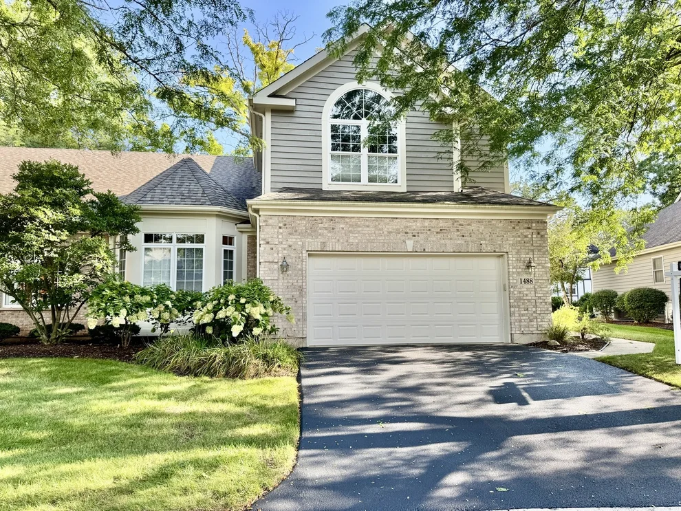 Unit for sale at 1488 White Oak Lane, Woodstock, IL 60098