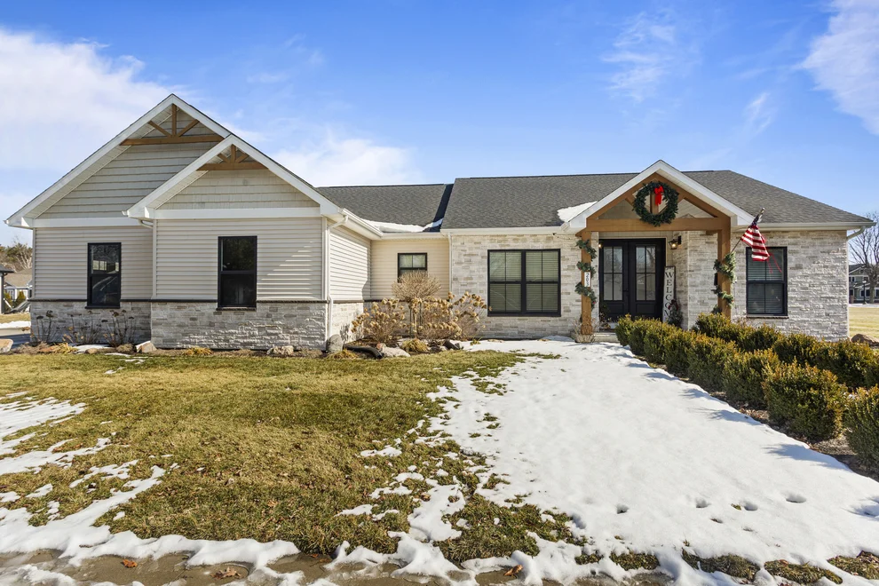 Unit for sale at 203 N Niles Avenue, Tuscola, IL 61953