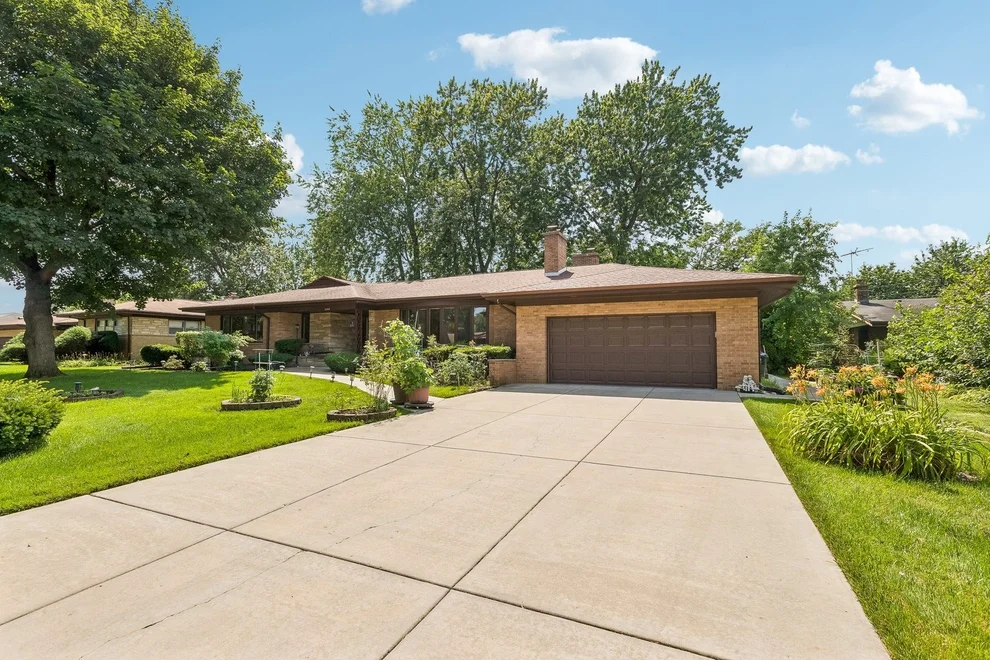 Unit for sale at 6444 N Kenton Avenue, Lincolnwood, IL 60712