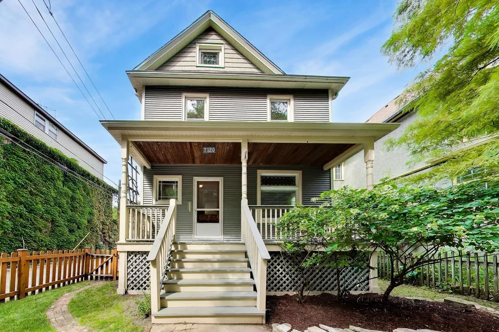 Unit for sale at 7120 N Ashland Boulevard, Chicago, IL 60626
