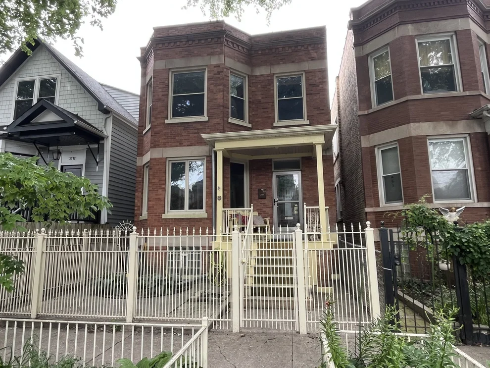 Unit for sale at 3714 N Hermitage Avenue, Chicago, IL 60613