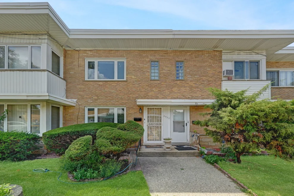 Unit for sale at 4925 Carol Street, Skokie, IL 60077