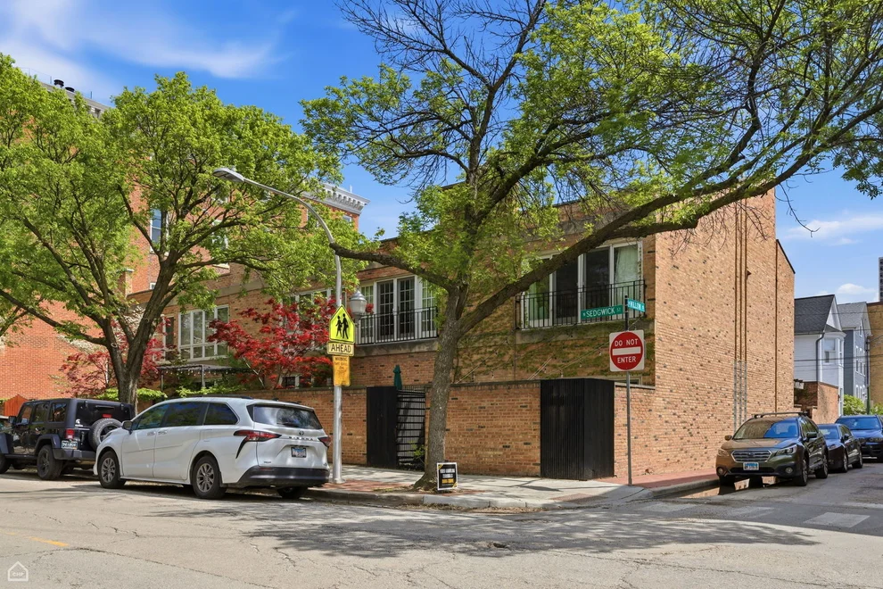 Unit for sale at 344 W Willow Street, Chicago, IL 60614