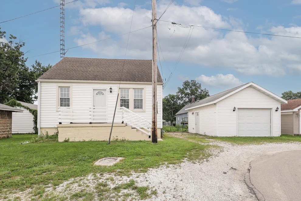 Unit for sale at 1012 1/2 W Lafayette Street, Ottawa, IL 61350