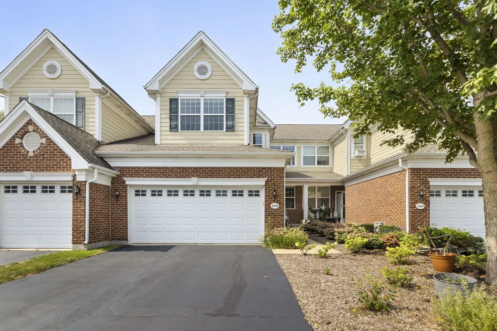 Unit for sale at 1158 Falcon Ridge Drive, Elgin, IL 60124