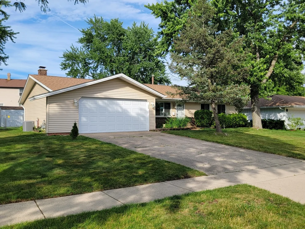 Unit for sale at 132 W Hartford Drive, Schaumburg, IL 60193