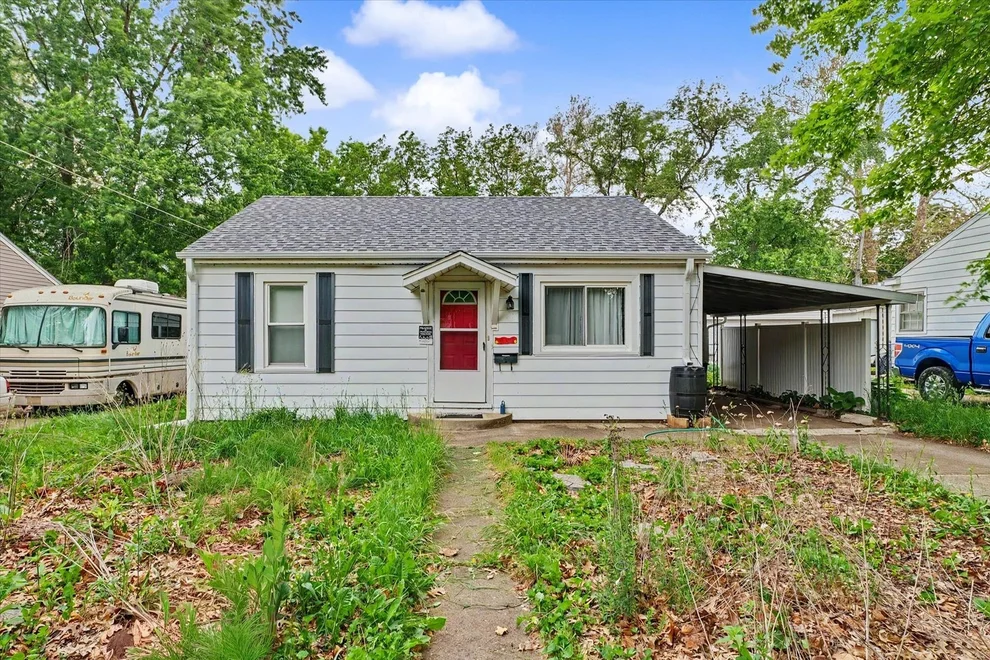 Unit for sale at 1116 W Columbia Avenue, Champaign, IL 61821