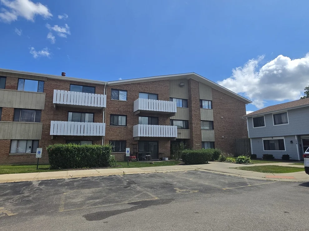Unit for sale at 2000 BAYSIDE Drive, Palatine, IL 60074