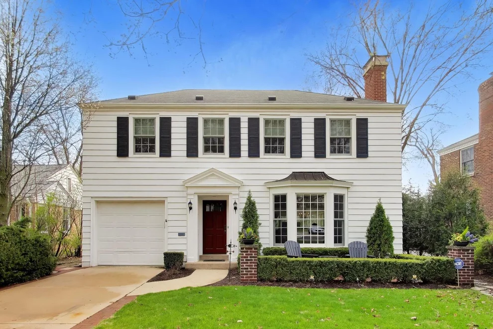 Unit for sale at 105 Lakeside Place, Highland Park, IL 60035