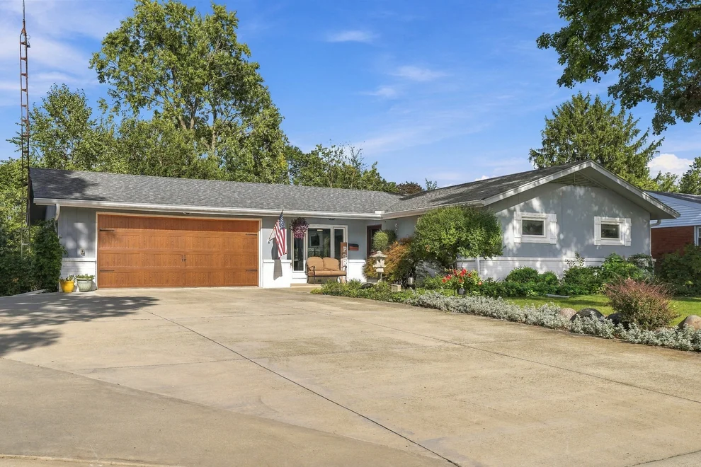 Unit for sale at 208 Mecherle Drive, Bloomington, IL 61701