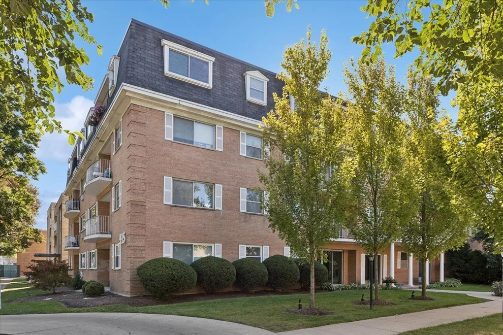 Unit for sale at 415 Wesley Avenue, Oak Park, IL 60302
