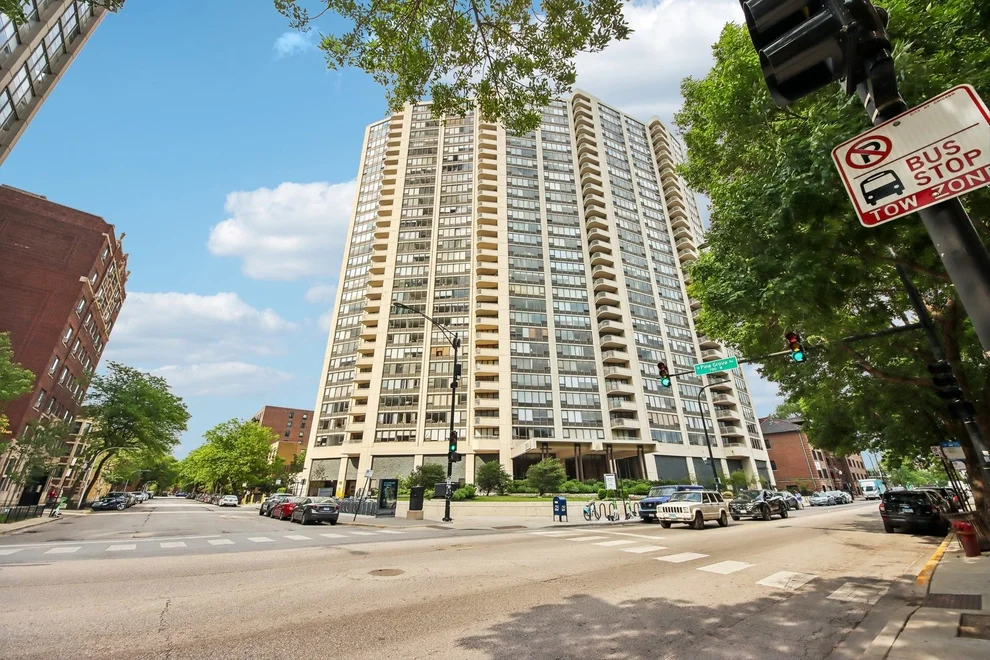 Unit for sale at 3930 N Pine Grove Avenue, Chicago, IL 60613