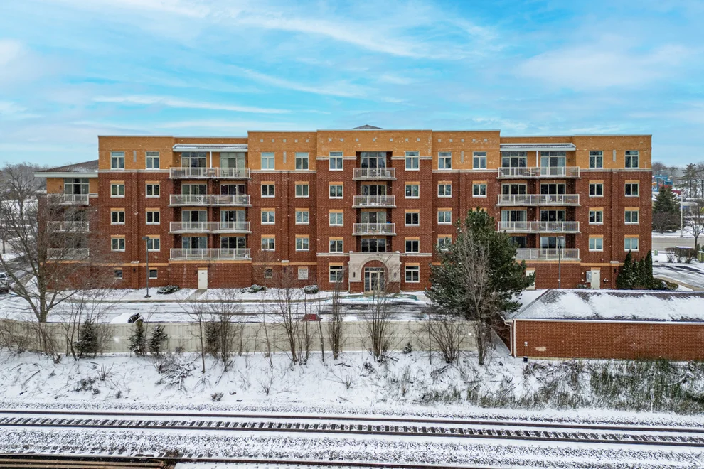 Unit for sale at 500 E Saint Charles Road, Lombard, IL 60148