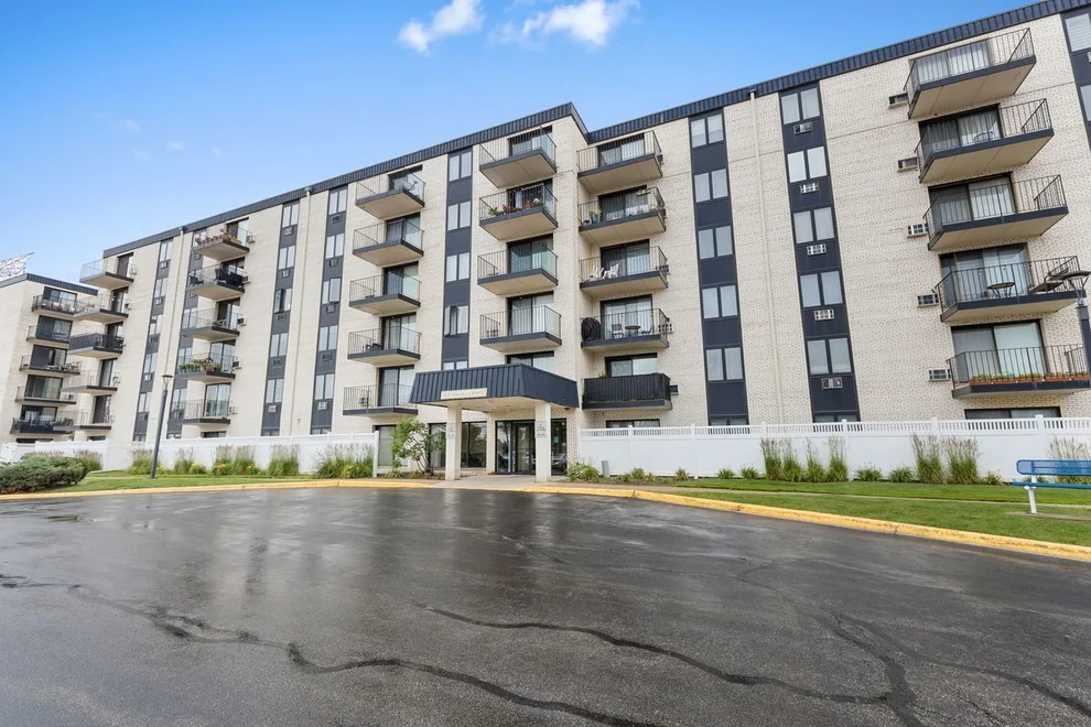 Unit for sale at 9737 N Fox Glen Drive, Niles, IL 60714