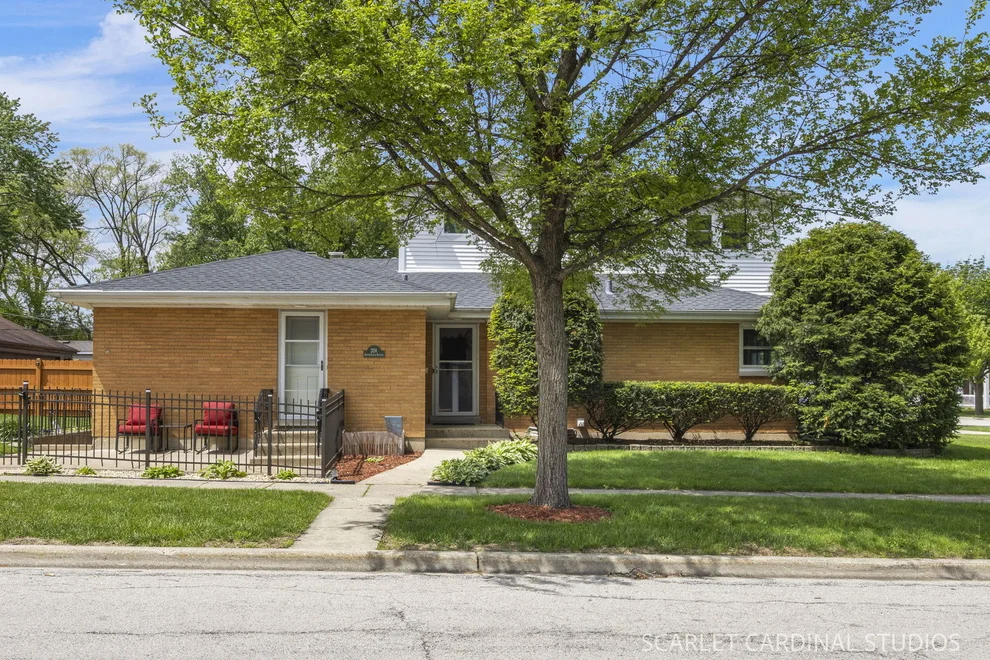 Unit for sale at 326 S Chase Avenue, Lombard, IL 60148