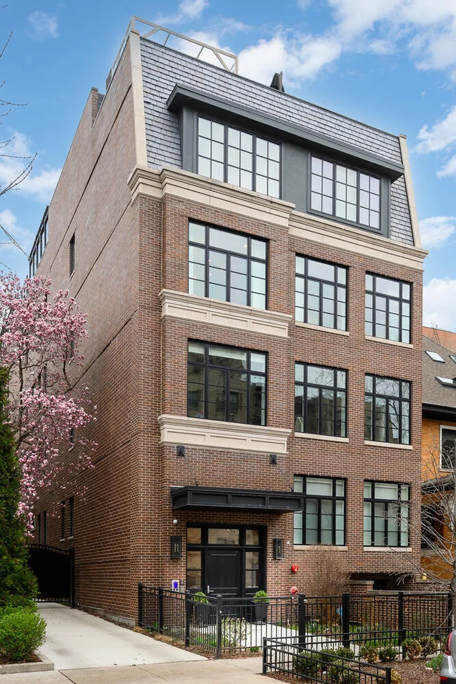 Unit for sale at 454 W Barry Avenue, Chicago, IL 60657