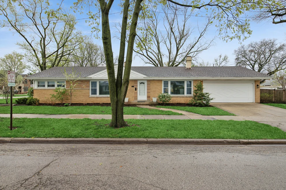 Unit for sale at 701 Peterson Avenue, Park Ridge, IL 60068