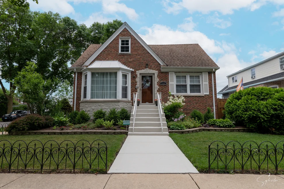 Unit for sale at 5701 W Grace Street, Chicago, IL 60634