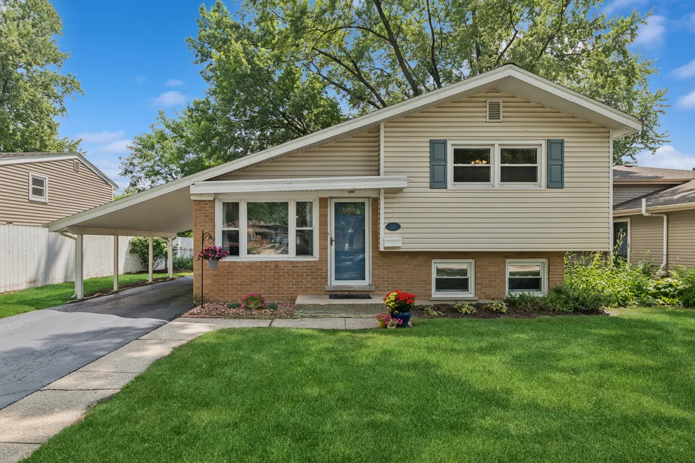 Unit for sale at 575 Lowden Avenue, Glen Ellyn, IL 60137