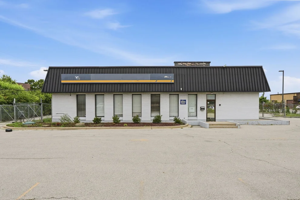 Unit for sale at 1030 S Milwaukee Avenue, Wheeling, IL 60090