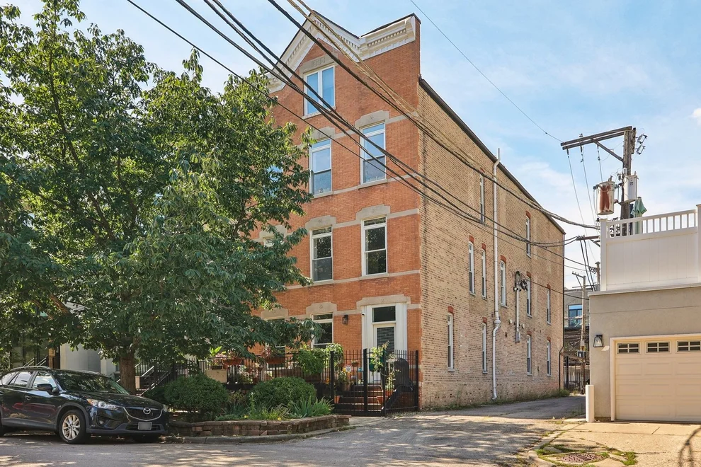 Unit for sale at 2228 N Hamilton Avenue, Chicago, IL 60647