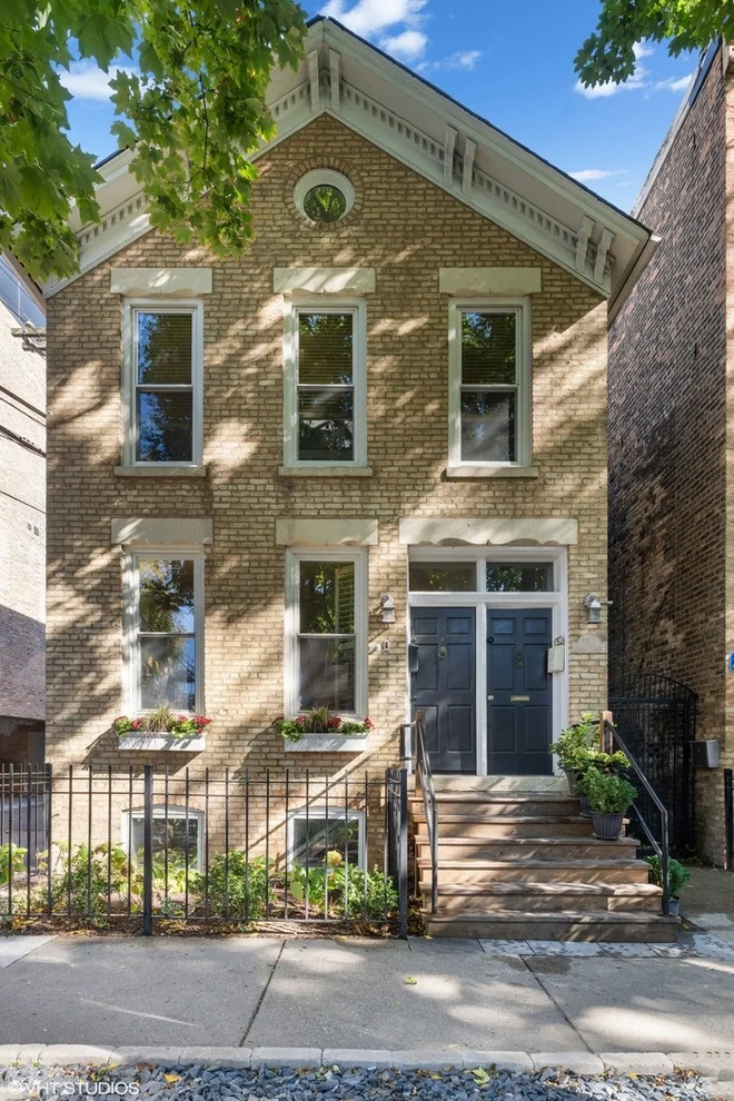 Unit for sale at 2343 N JANSSEN Avenue, Chicago, IL 60614