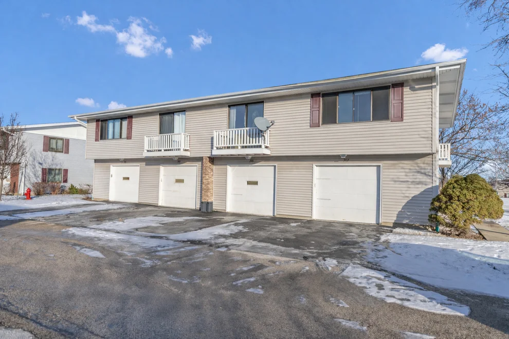 Unit for sale at 107 TONSET Court, Schaumburg, IL 60193
