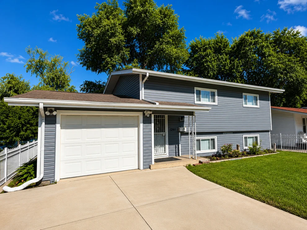 Unit for sale at 1241 S Elmwood Avenue, Waukegan, IL 60085