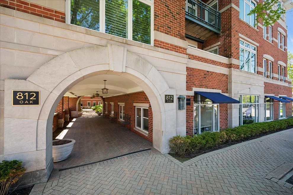 Unit for sale at 812 Oak Street, Winnetka, IL 60093