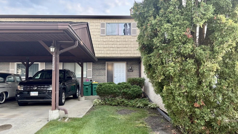 Unit for sale at 1777 Shoshonee Trail, Wheeling, IL 60090