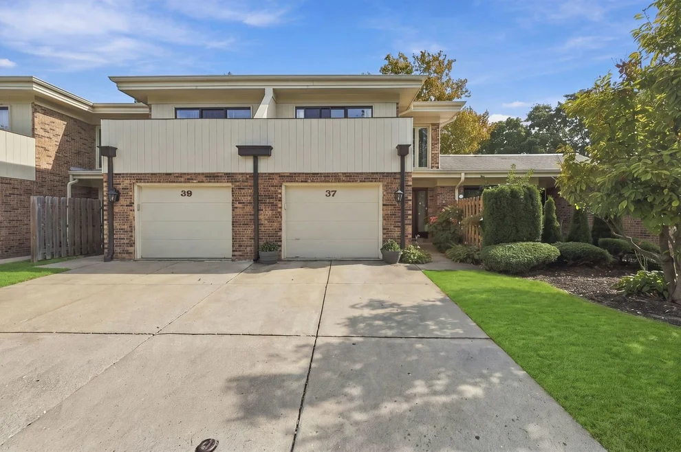 Unit for sale at 37 Sorrento Drive, Palos Heights, IL 60463