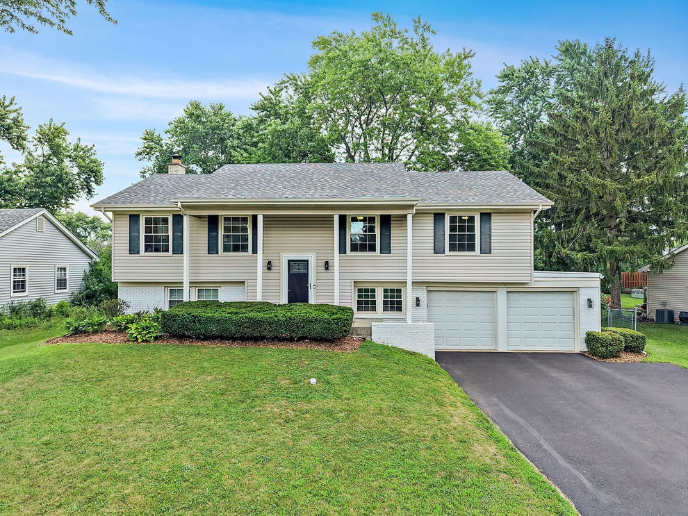 Unit for sale at 770 Silver Rock Lane, Buffalo Grove, IL 60089