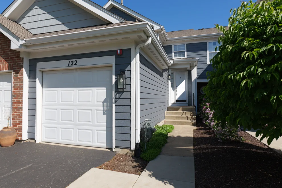 Unit for sale at 122 Kennebunk Court, Glendale Heights, IL 60139