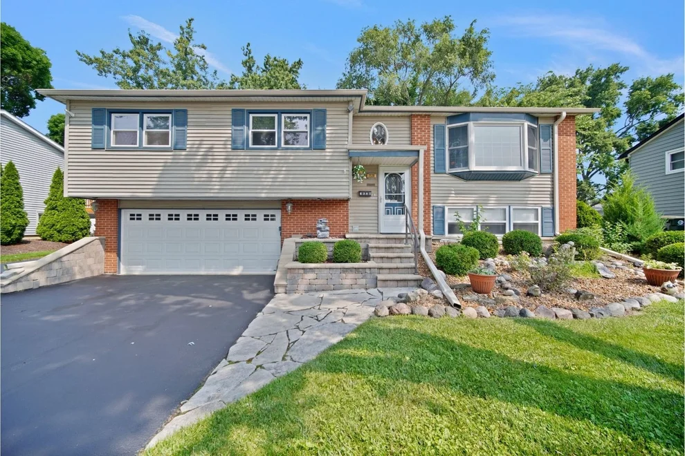 Unit for sale at 2538 Willow Avenue, Woodridge, IL 60517