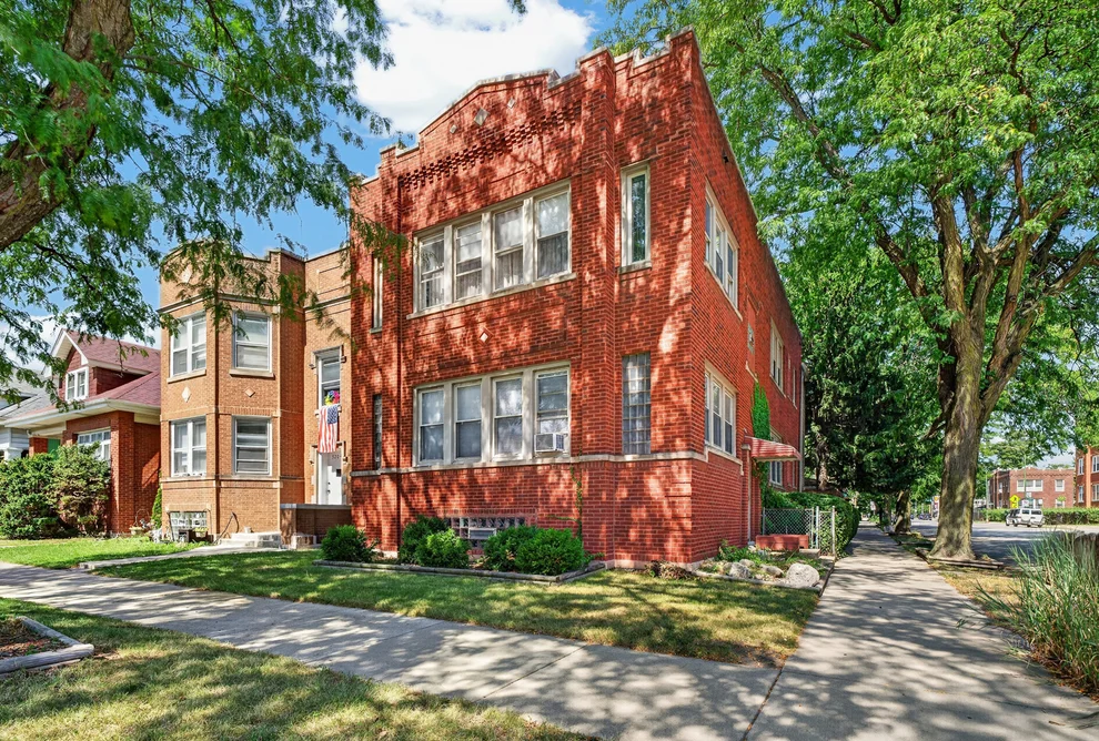 Unit for sale at 5200 W Byron Street, Chicago, IL 60641