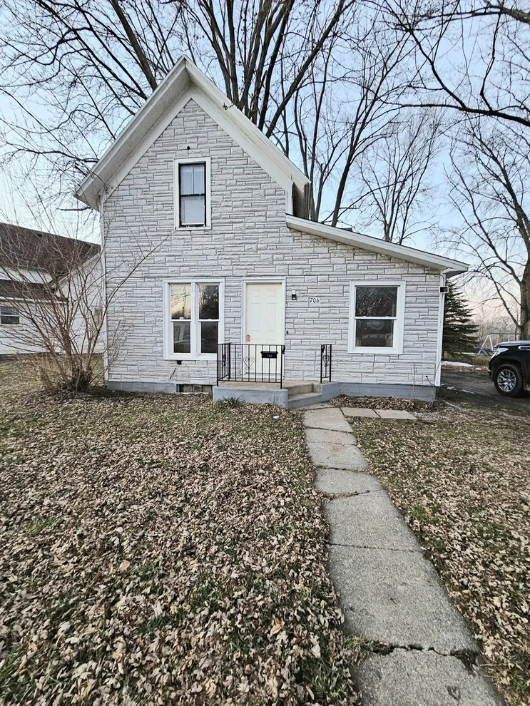 Unit for sale at 706 W 2nd Street, Rock Falls, IL 61071