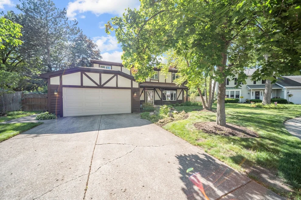 Unit for sale at 728 Price Lane, Deerfield, IL 60015