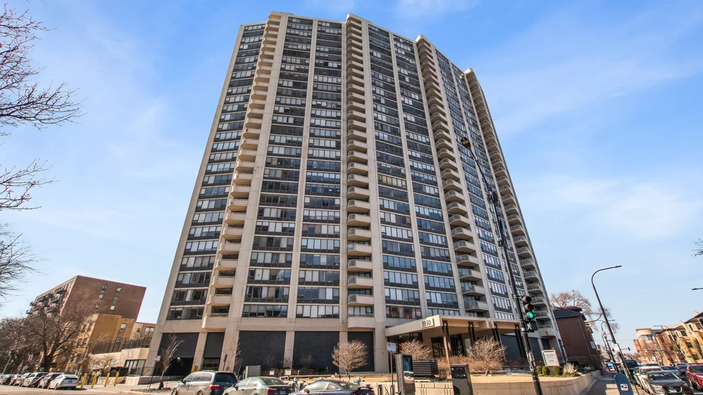 Unit for sale at 3930 N Pine Grove Avenue, Chicago, IL 60613