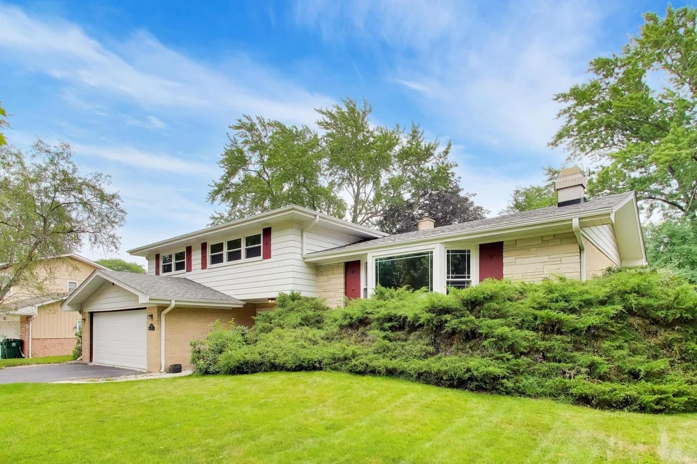 Unit for sale at 803 E Valley Lane, Arlington Heights, IL 60004