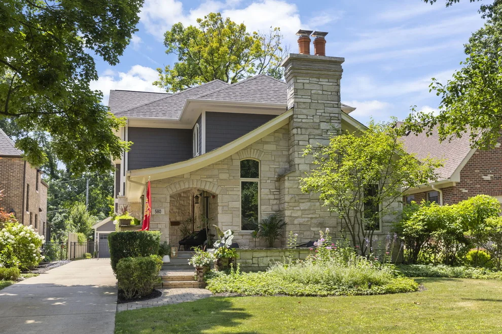 Unit for sale at 580 Lee Street, Glen Ellyn, IL 60137