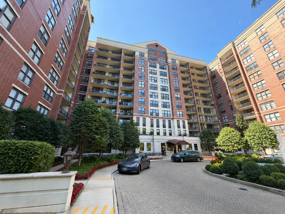 55 West Delaware Place