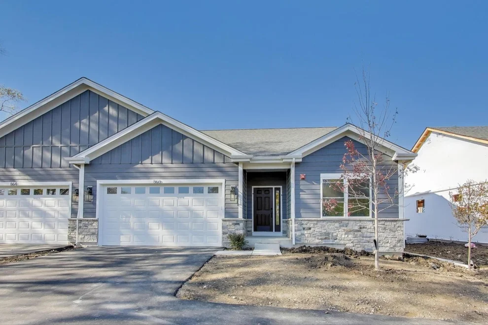 Unit for sale at 898 N Quentin Road, Palatine, IL 60067