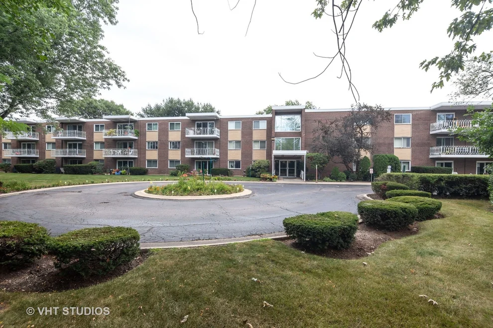 Unit for sale at 200 Deborah Lane, Wheeling, IL 60090