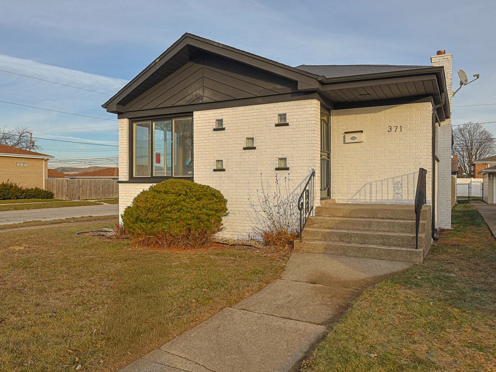 Unit for sale at 371 Bensley Avenue, Calumet City, IL 60409