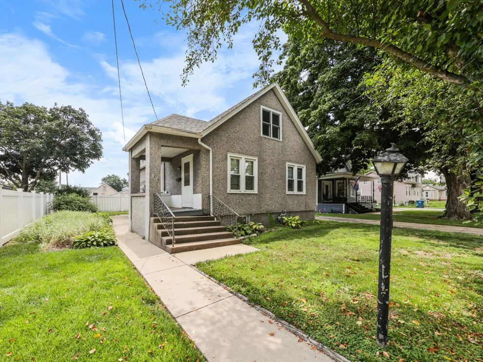 Unit for sale at 1614 7th Street, Peru, IL 61354