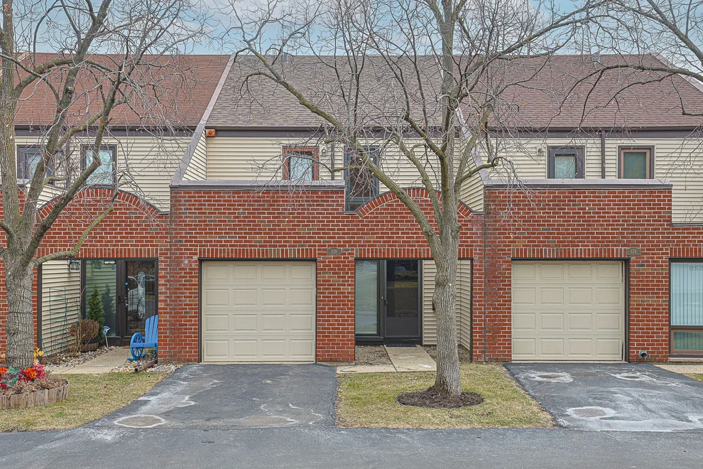 Unit for sale at 638 NAPLES Court, Glenview, IL 60025