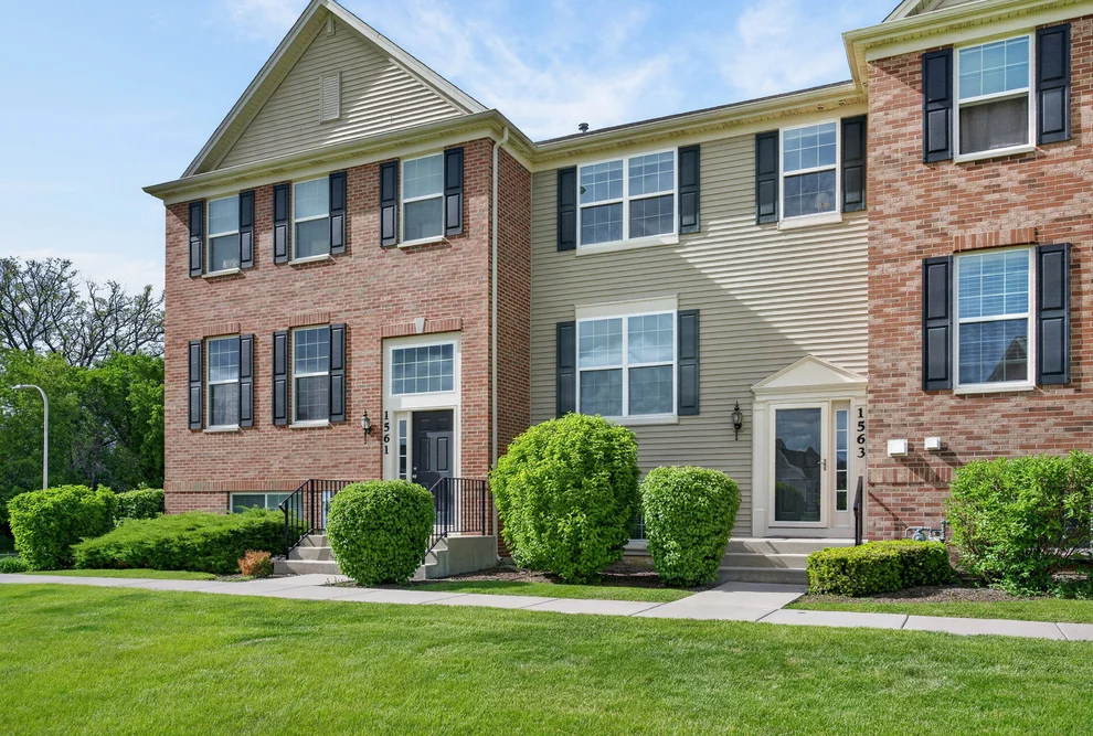 Unit for sale at 1563 Deer Pointe Drive, South Elgin, IL 60177